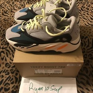 Yeezy boost 700 wave runner